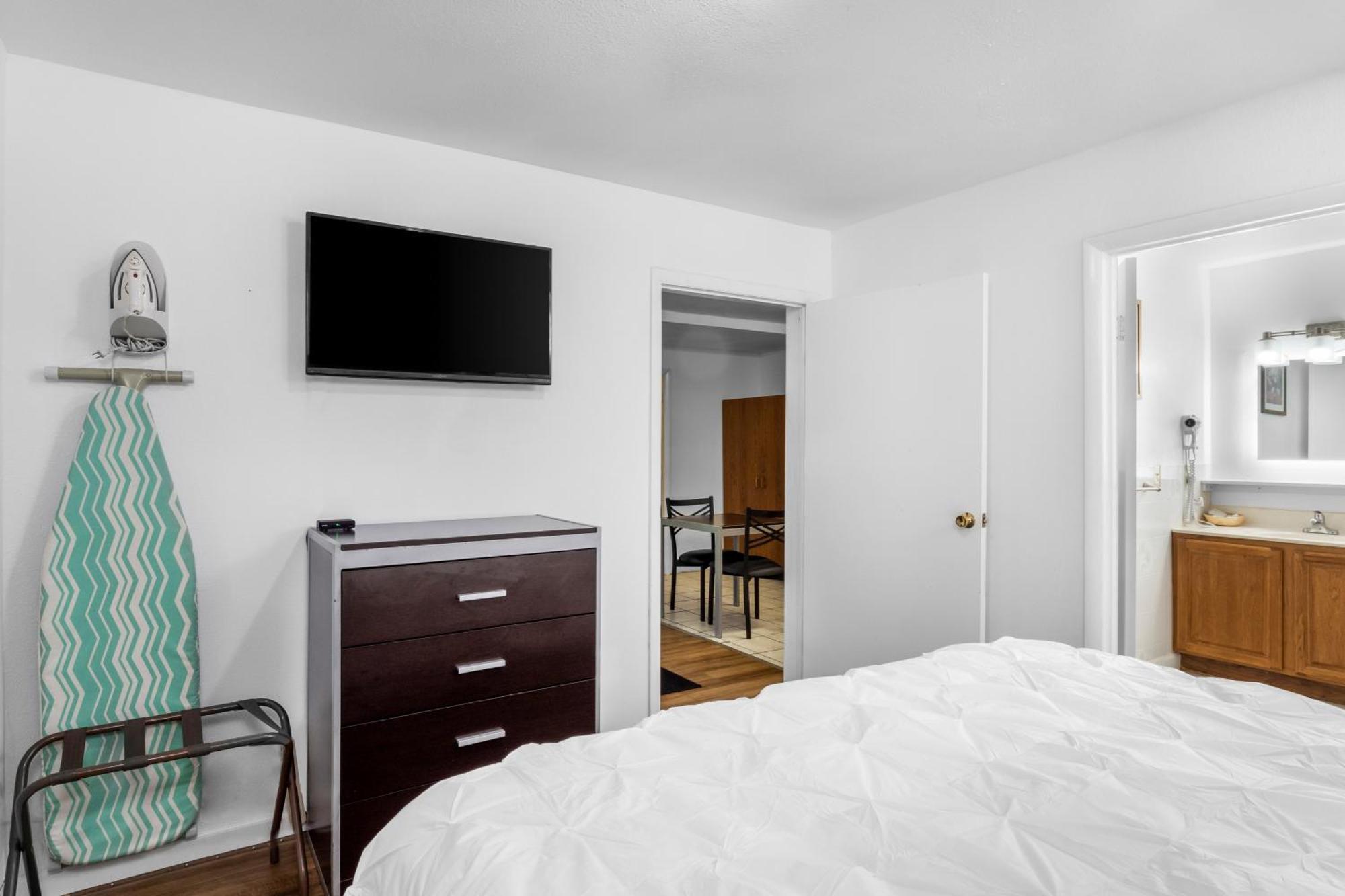 Americas Best Value Inn Jonesville/Hillsdale Exterior photo